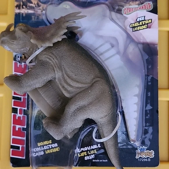 Styracosaurus Dinosaur Toy with Real Skin and Bones - Picture 5 of 5